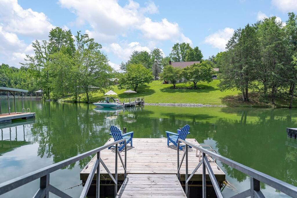 Rustic Cabin, Dock, Firepit, Kayaks & Games Winchester 外观 照片