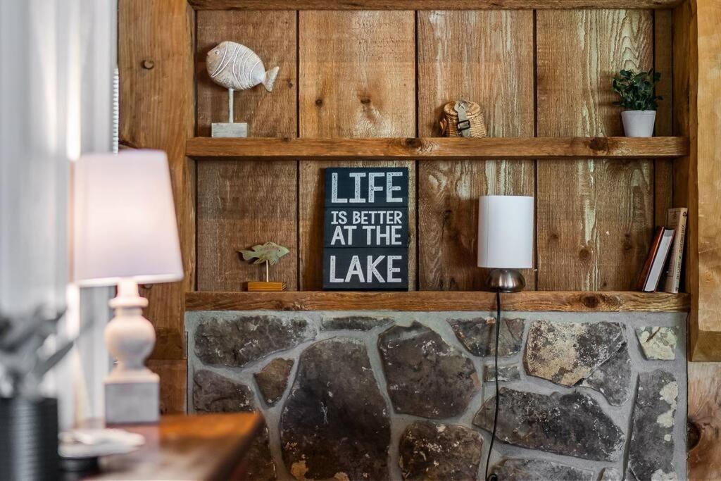 Rustic Cabin, Dock, Firepit, Kayaks & Games Winchester 外观 照片
