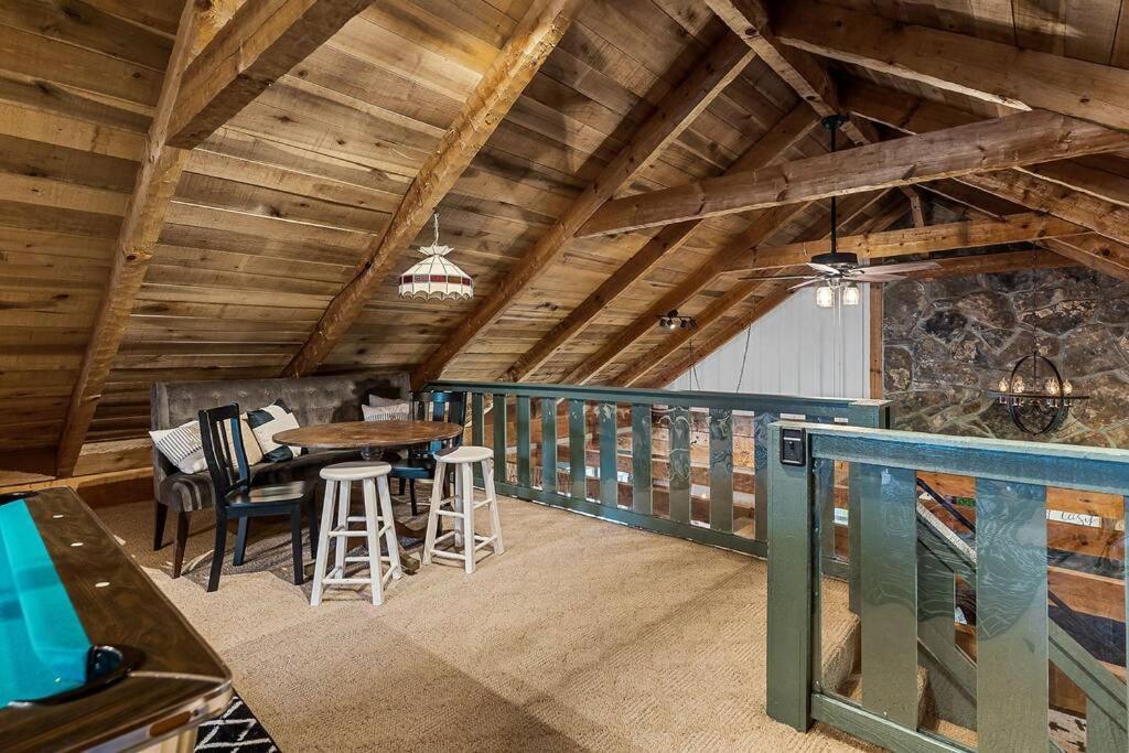 Rustic Cabin, Dock, Firepit, Kayaks & Games Winchester 外观 照片