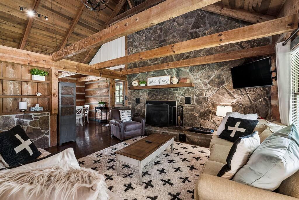 Rustic Cabin, Dock, Firepit, Kayaks & Games Winchester 外观 照片