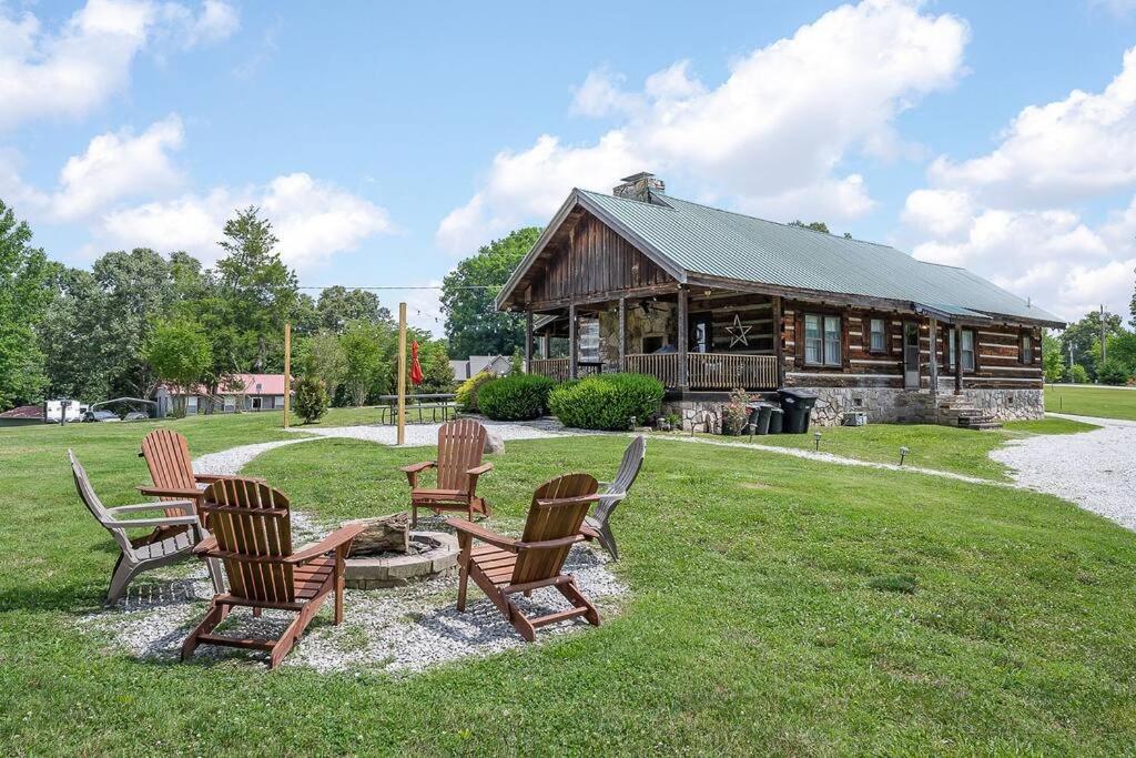 Rustic Cabin, Dock, Firepit, Kayaks & Games Winchester 外观 照片