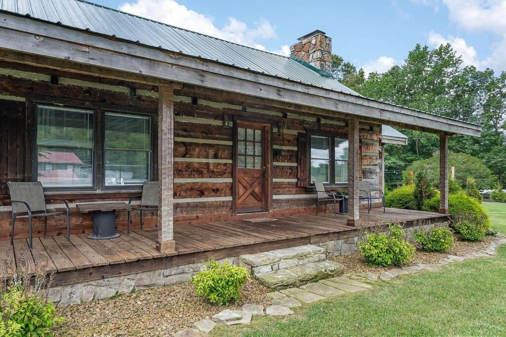 Rustic Cabin, Dock, Firepit, Kayaks & Games Winchester 外观 照片