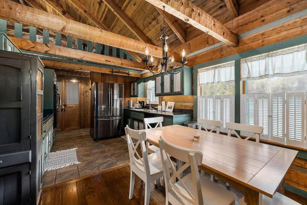 Rustic Cabin, Dock, Firepit, Kayaks & Games Winchester 外观 照片