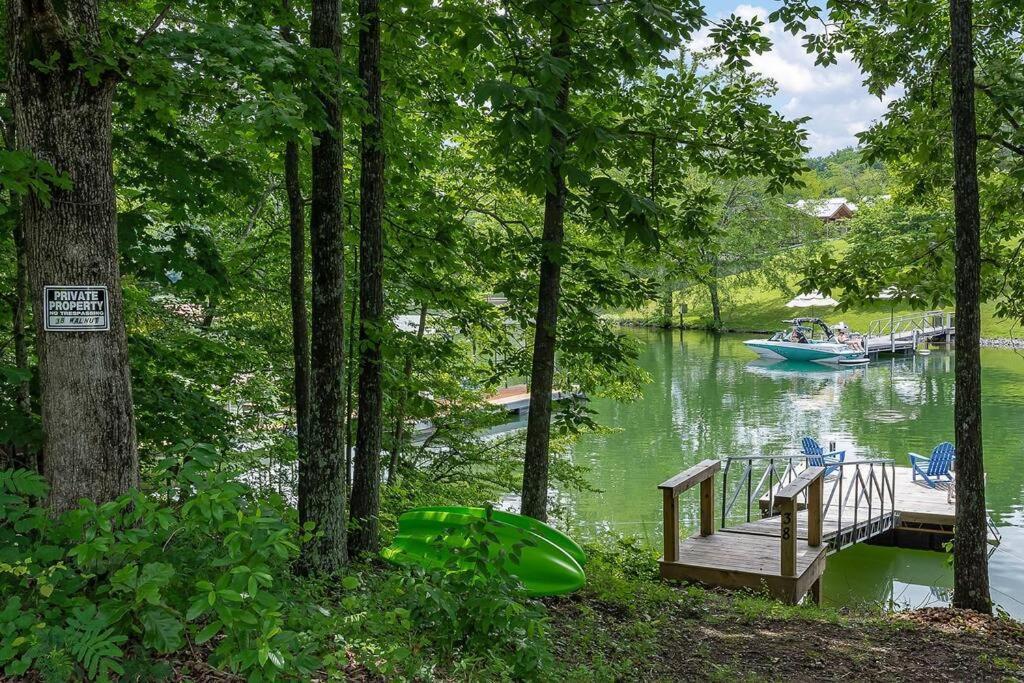 Rustic Cabin, Dock, Firepit, Kayaks & Games Winchester 外观 照片
