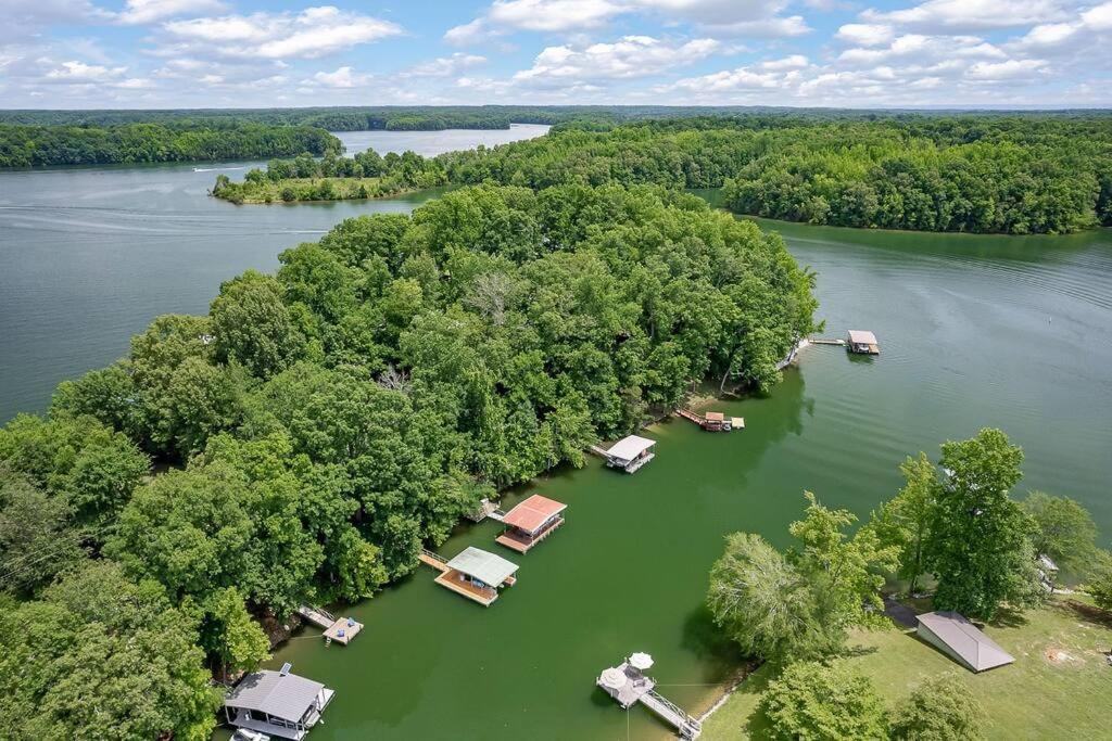 Rustic Cabin, Dock, Firepit, Kayaks & Games Winchester 外观 照片
