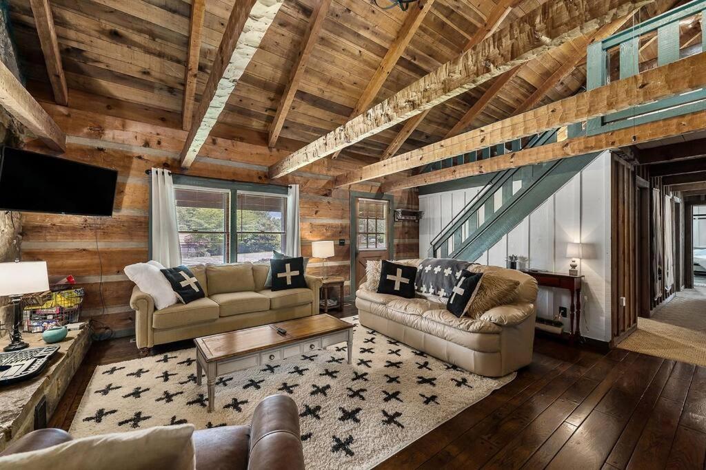 Rustic Cabin, Dock, Firepit, Kayaks & Games Winchester 外观 照片